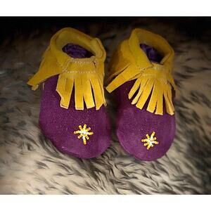 Soft Deer Hand Made  Beaded newborn Babies soft baby moccasins. 0-3 months